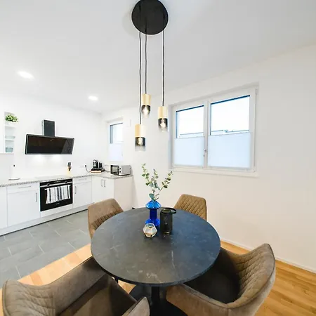 Kocasa-apartments 03, City-center Boeblingen, Stellplatz, Balkon 뵈브링엔